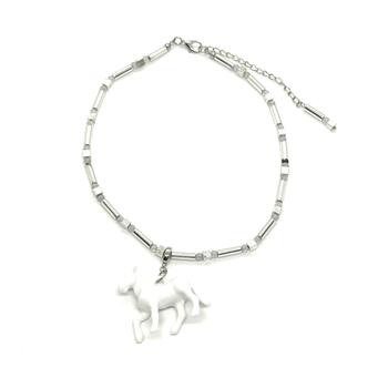 Колье с белой лошадью 