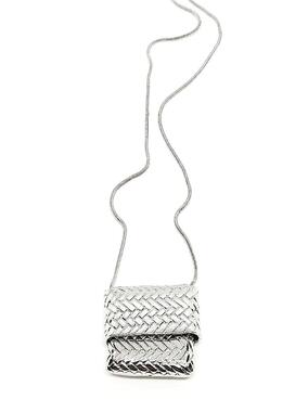 Колье с открывающимся кулоном 